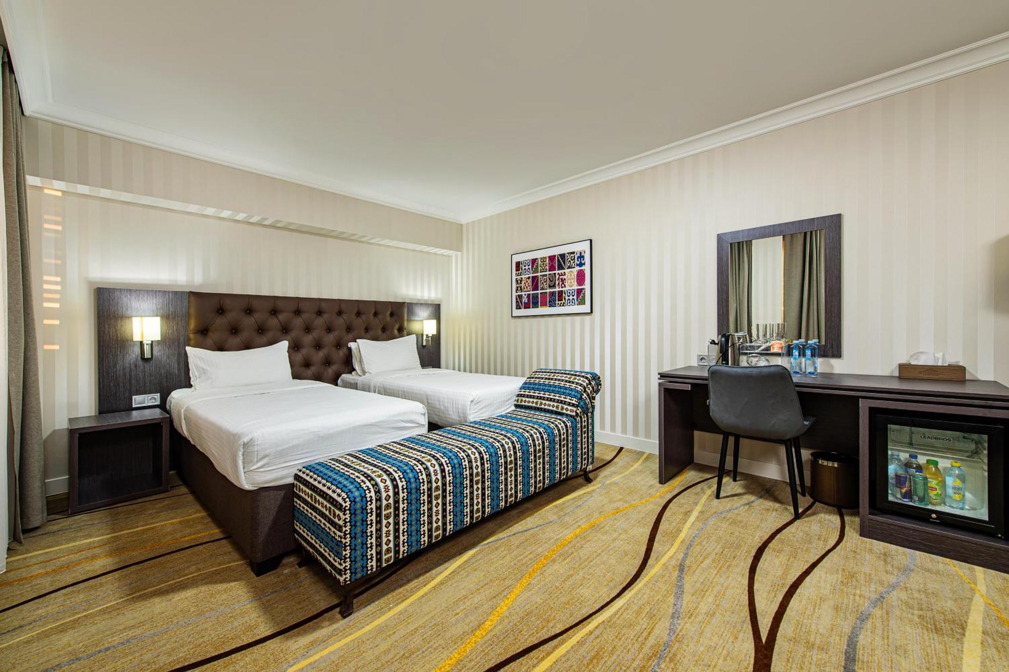 Shymkent Grand Hotel Extérieur photo