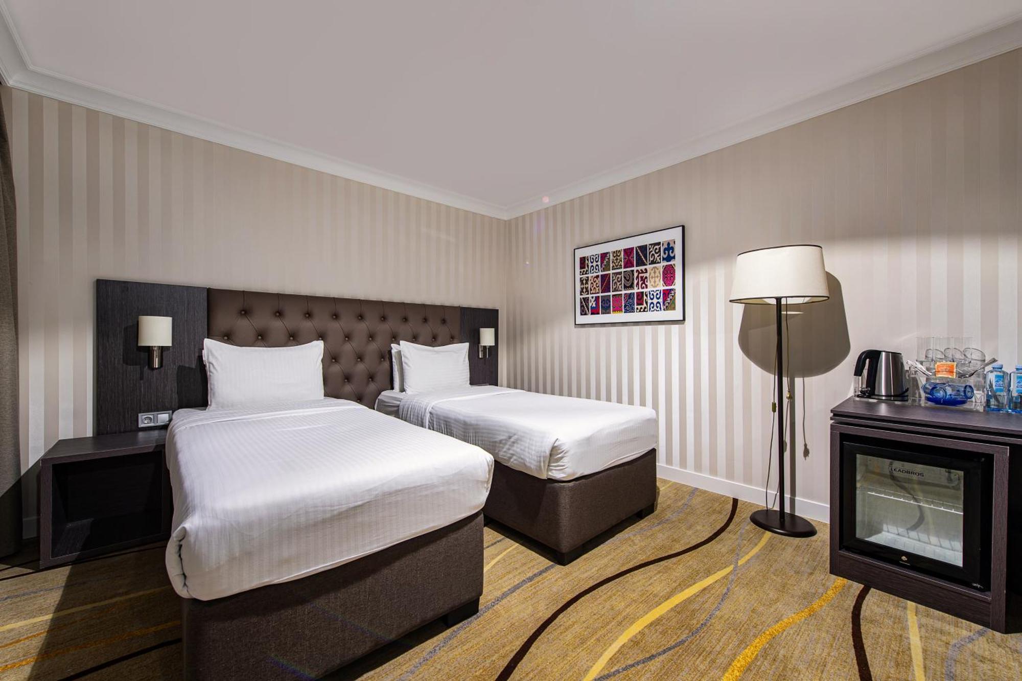 Shymkent Grand Hotel Extérieur photo
