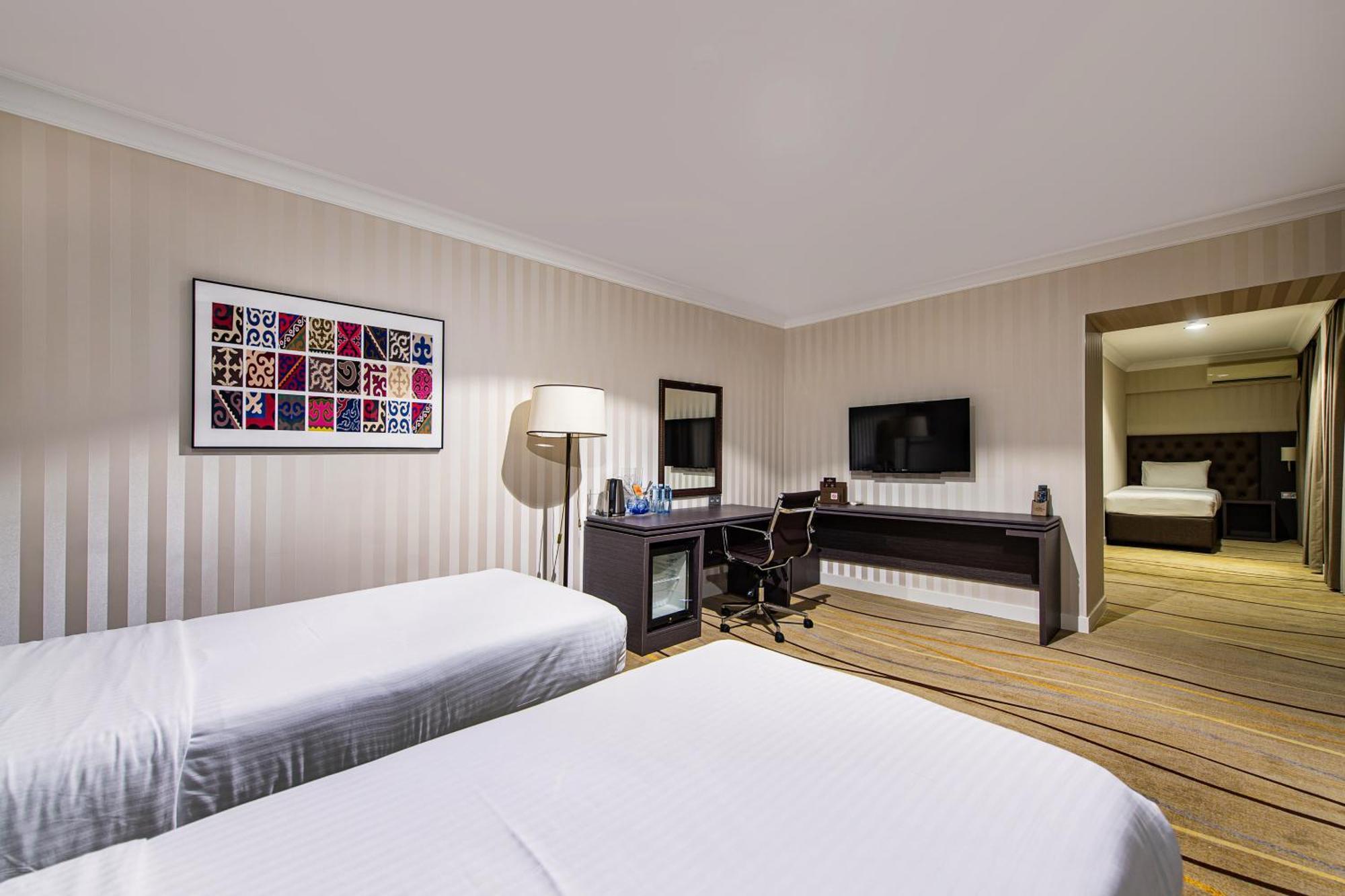 Shymkent Grand Hotel Extérieur photo