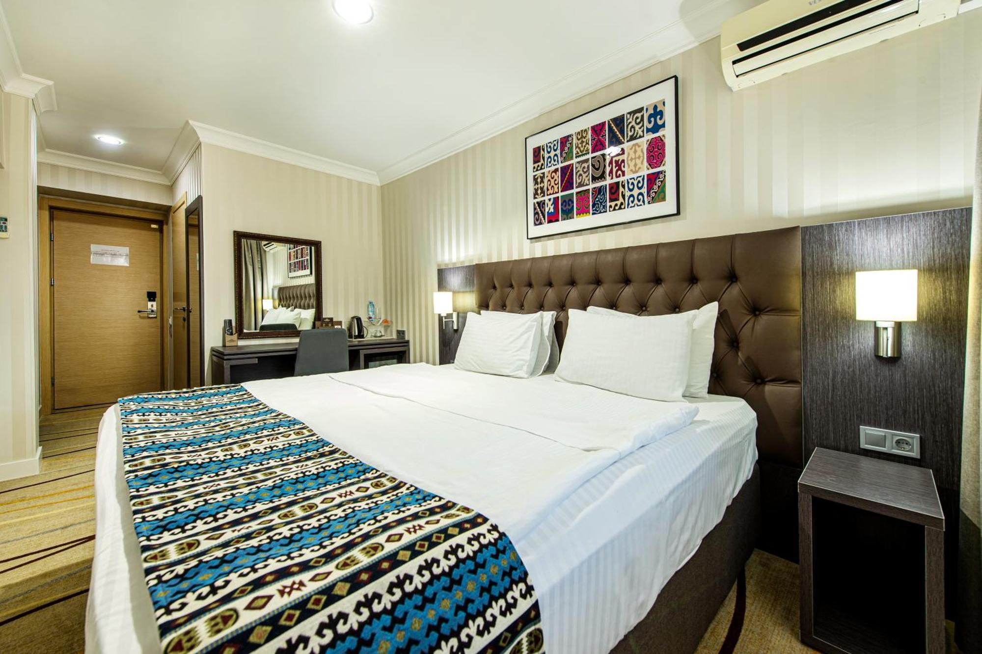 Shymkent Grand Hotel Extérieur photo