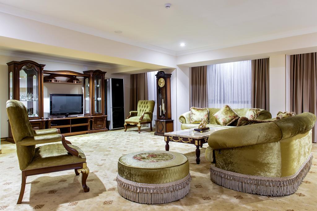 Shymkent Grand Hotel Extérieur photo
